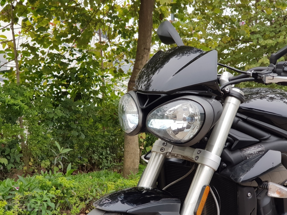 triumph street triple s naked bike 800cc danh cho nguoi moi