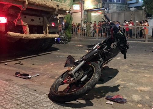 tai xe oto tong 6 xe may o tp ho chi minh toi chay nhanh ne xe khac