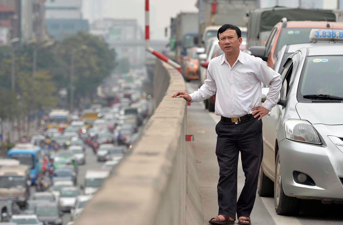 Hà Nội: Xe container đâm dải phân cách, vành đai 3 ùn tắc nhiều giờ ha noi xe container dam dai phan cach vanh dai 3 un tac nhieu gio