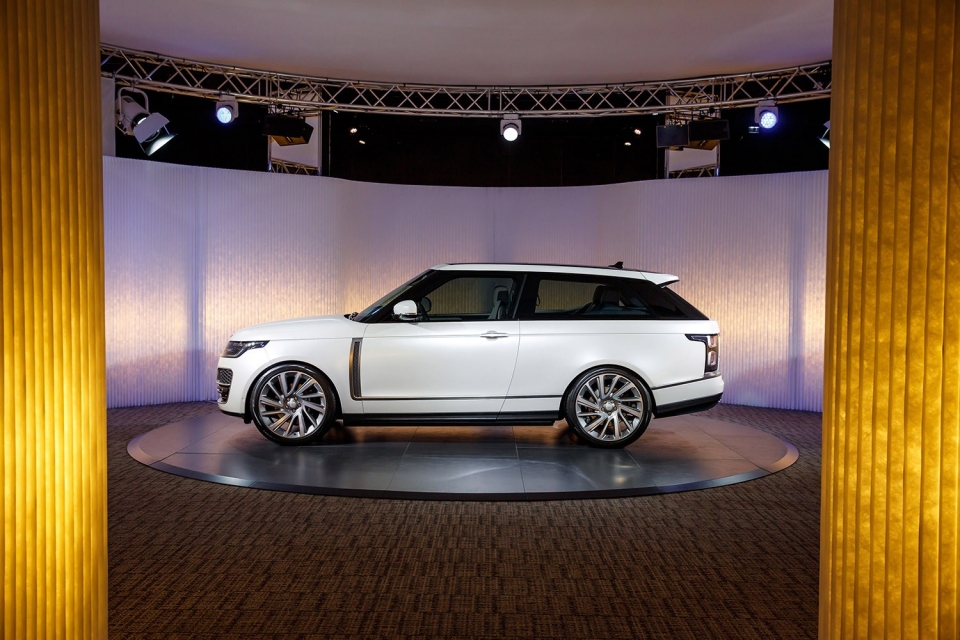 geneva 2018 land rover gioi thieu range rover sv coupe gioi han 999 chiec