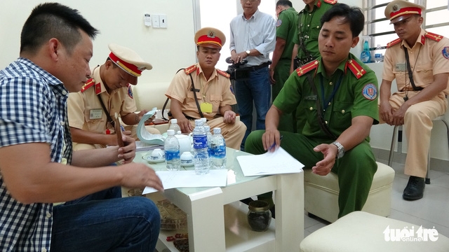 tai xe dau tien bi phat vi dung qua 5 phut tai bot quoc lo 91