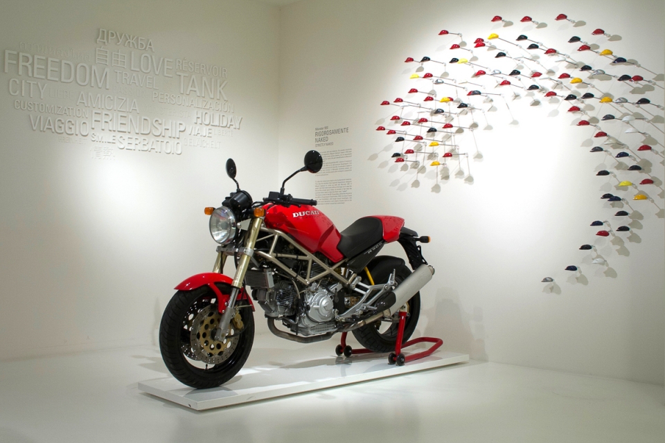 ducati to chuc cuoc thi anh ky niem 25 nam dong xe monster ra doi