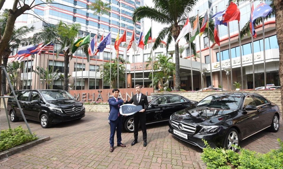 Mercedes-Benz bàn giao lô xe sang cho khách sạn Melia Hà Nội mercedes benz ban giao lo xe sang cho khach san melia ha noi