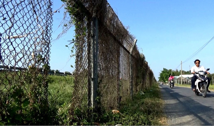 hang rao an toan cao toc tp ho chi minh trung luong bi pha hoai