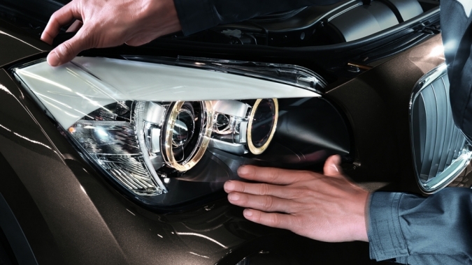 BMW đưa chuyên gia sang kiểm tra xe cho khách hàng Việt Nam