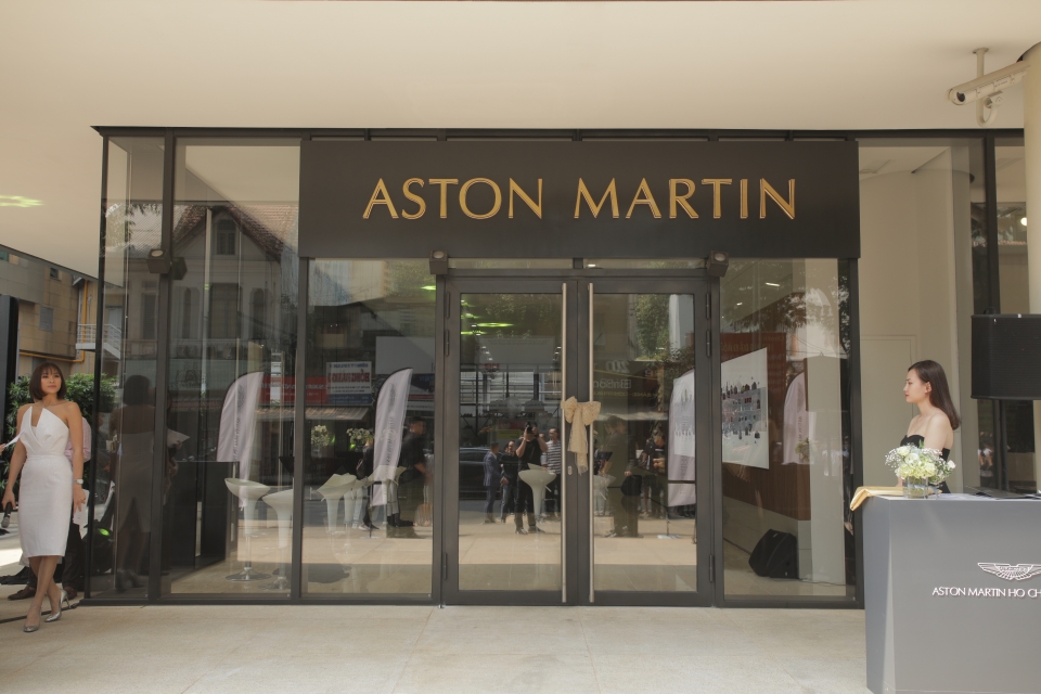 Thương hiệu xe Aston Martin chính thức đặt chân tới Việt Nam showroom dau tien cua aston martin tai viet nam di vao hoat dong