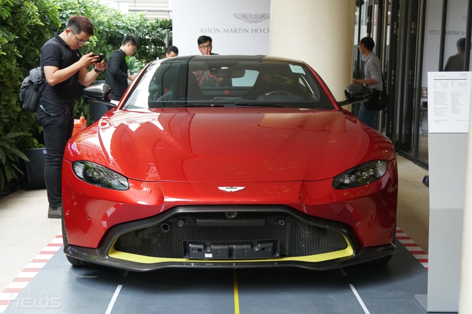 Thương hiệu xe Aston Martin chính thức đặt chân tới Việt Nam showroom dau tien cua aston martin tai viet nam di vao hoat dong