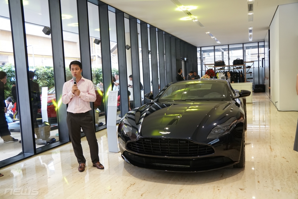Thương hiệu xe Aston Martin chính thức đặt chân tới Việt Nam showroom dau tien cua aston martin tai viet nam di vao hoat dong