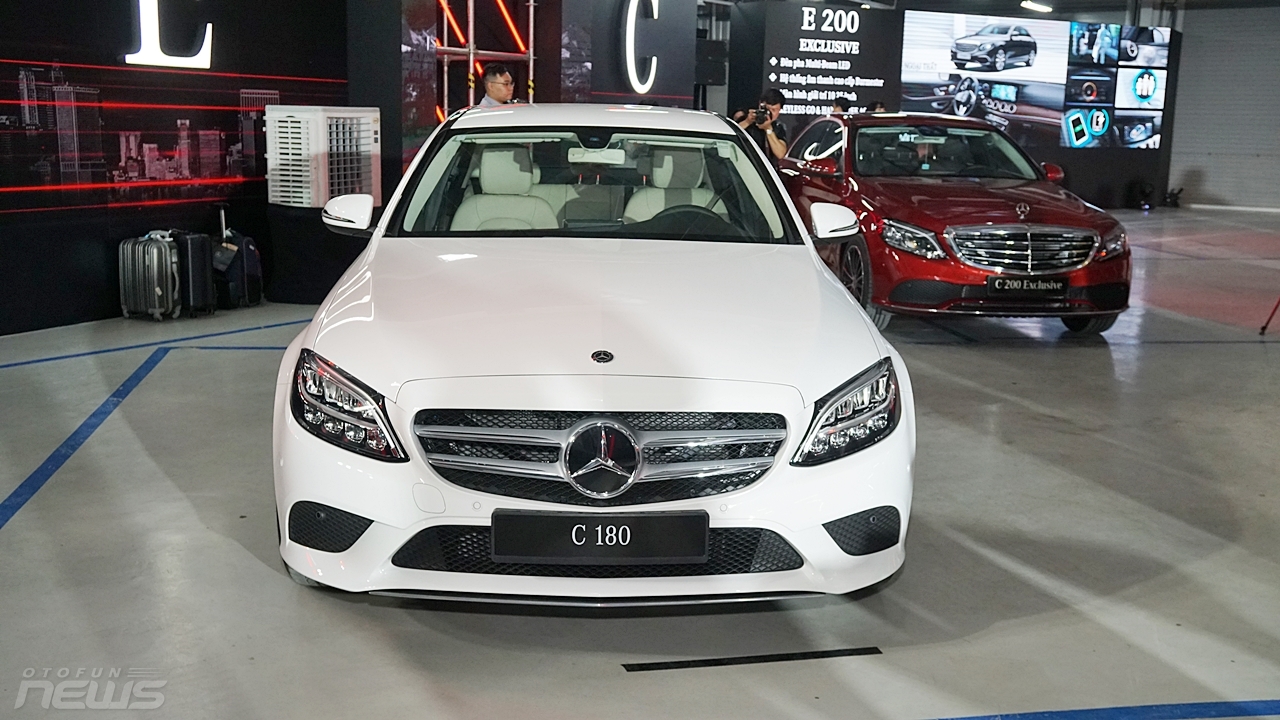 Mercedes-Benz Việt Nam ra mắt hàng loạt mẫu xe mới mercedes benz viet nam ra mat hang loat mau xe moi