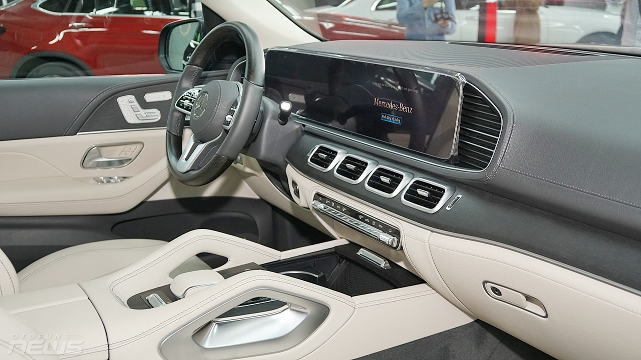 Mercedes-Benz Việt Nam ra mắt hàng loạt mẫu xe mới mercedes benz viet nam ra mat hang loat mau xe moi