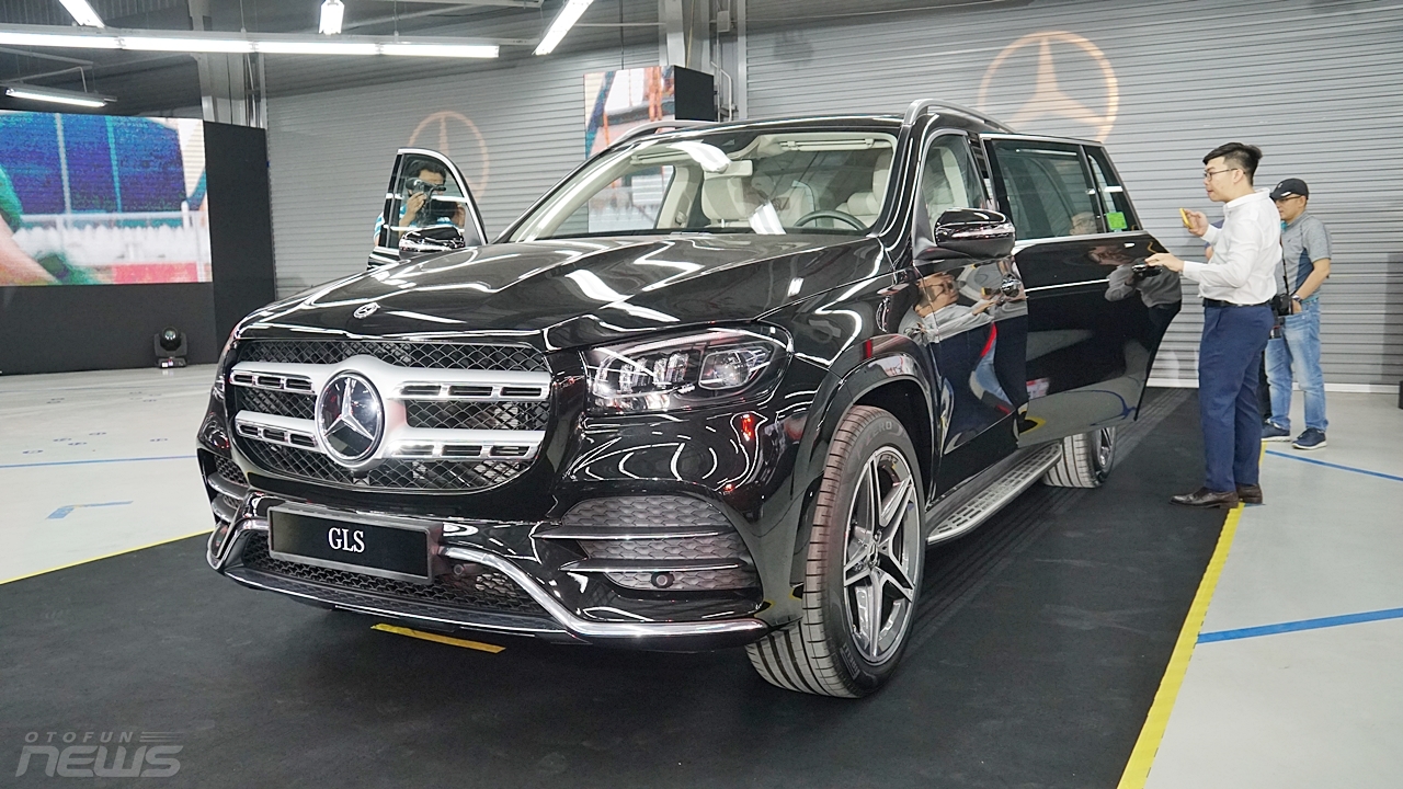 Mercedes-Benz Việt Nam ra mắt hàng loạt mẫu xe mới mercedes benz viet nam ra mat hang loat mau xe moi