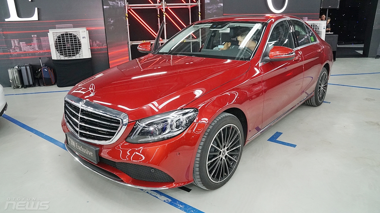 Mercedes-Benz Việt Nam ra mắt hàng loạt mẫu xe mới mercedes benz viet nam ra mat hang loat mau xe moi
