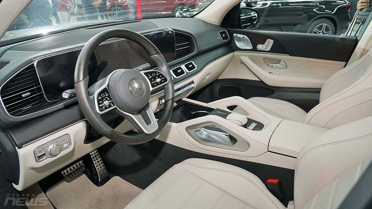 Mercedes-Benz Việt Nam ra mắt hàng loạt mẫu xe mới mercedes benz viet nam ra mat hang loat mau xe moi