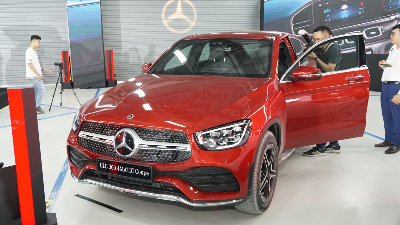 Mercedes-Benz Việt Nam ra mắt hàng loạt mẫu xe mới mercedes benz viet nam ra mat hang loat mau xe moi