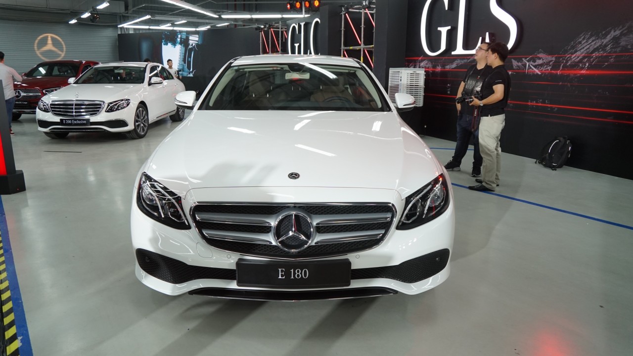 Mercedes-Benz Việt Nam ra mắt hàng loạt mẫu xe mới mercedes benz viet nam ra mat hang loat mau xe moi