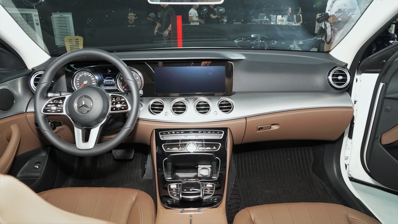 Mercedes-Benz Việt Nam ra mắt hàng loạt mẫu xe mới mercedes benz viet nam ra mat hang loat mau xe moi