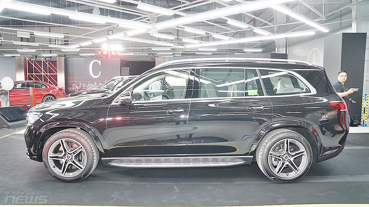 Cận cảnh SUV 7 chỗ hạng sang Mercedes-Benz GLS 450 4MATIC can canh suv 7 cho hang sang mercedes benz gls 450 4matic