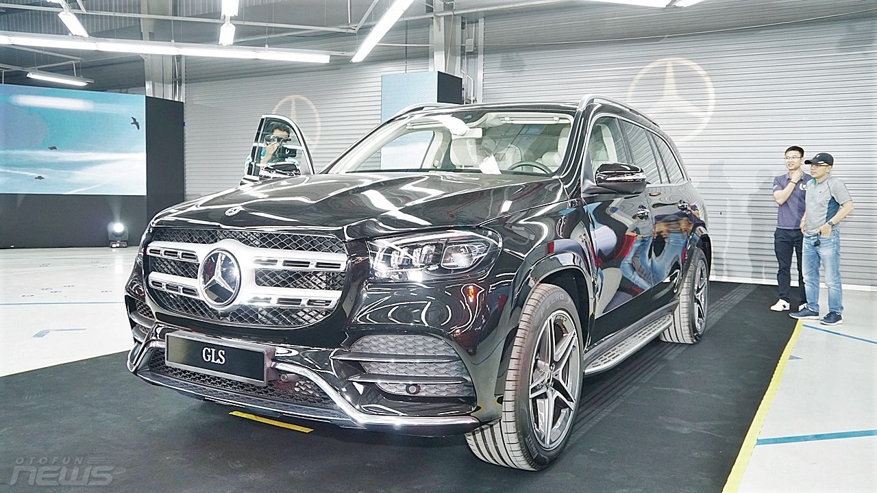 Cận cảnh SUV 7 chỗ hạng sang Mercedes-Benz GLS 450 4MATIC can canh suv 7 cho hang sang mercedes benz gls 450 4matic