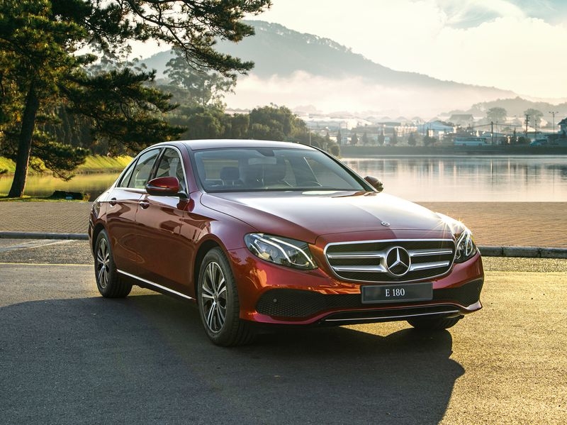 Cận cảnh Mercedes-Benz E180 giá 'mềm' giá từ 2.05 tỷ đồng can canh mercedes benz e180 gia mem gia tu 205 ty dong