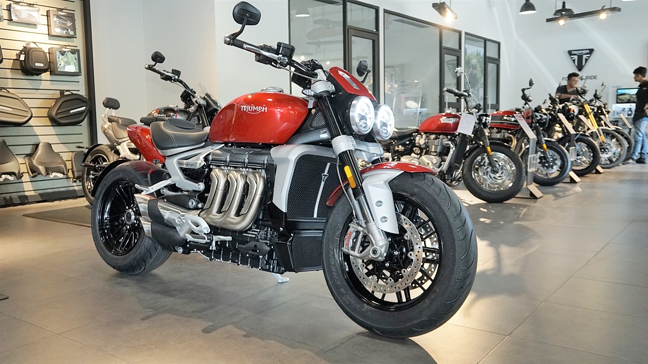 Triumph Rocket 3 có mặt tại Việt Nam với giá 869 triệu đồng triumph rocket 3 co mat tai viet nam voi gia 869 trieu dong