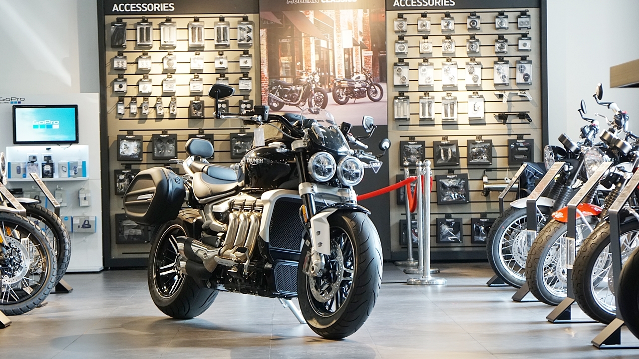 Triumph Rocket 3 có mặt tại Việt Nam với giá 869 triệu đồng triumph rocket 3 co mat tai viet nam voi gia 869 trieu dong