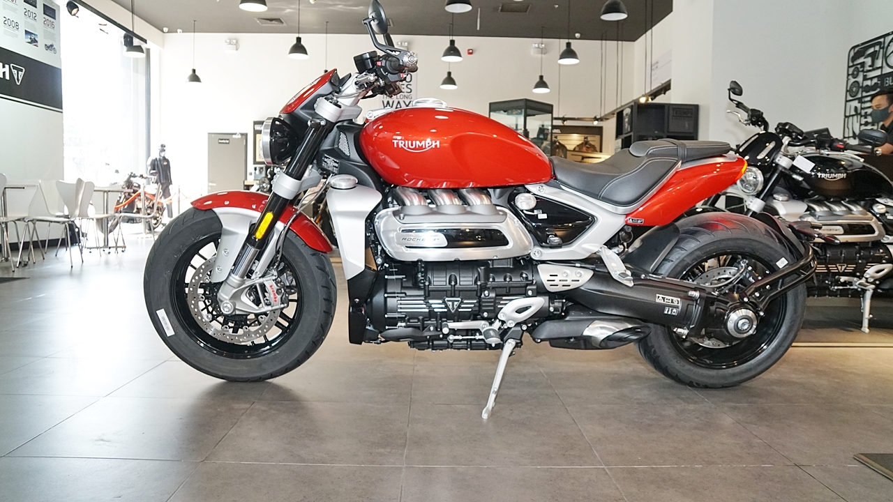 Triumph Rocket 3 có mặt tại Việt Nam với giá 869 triệu đồng triumph rocket 3 co mat tai viet nam voi gia 869 trieu dong