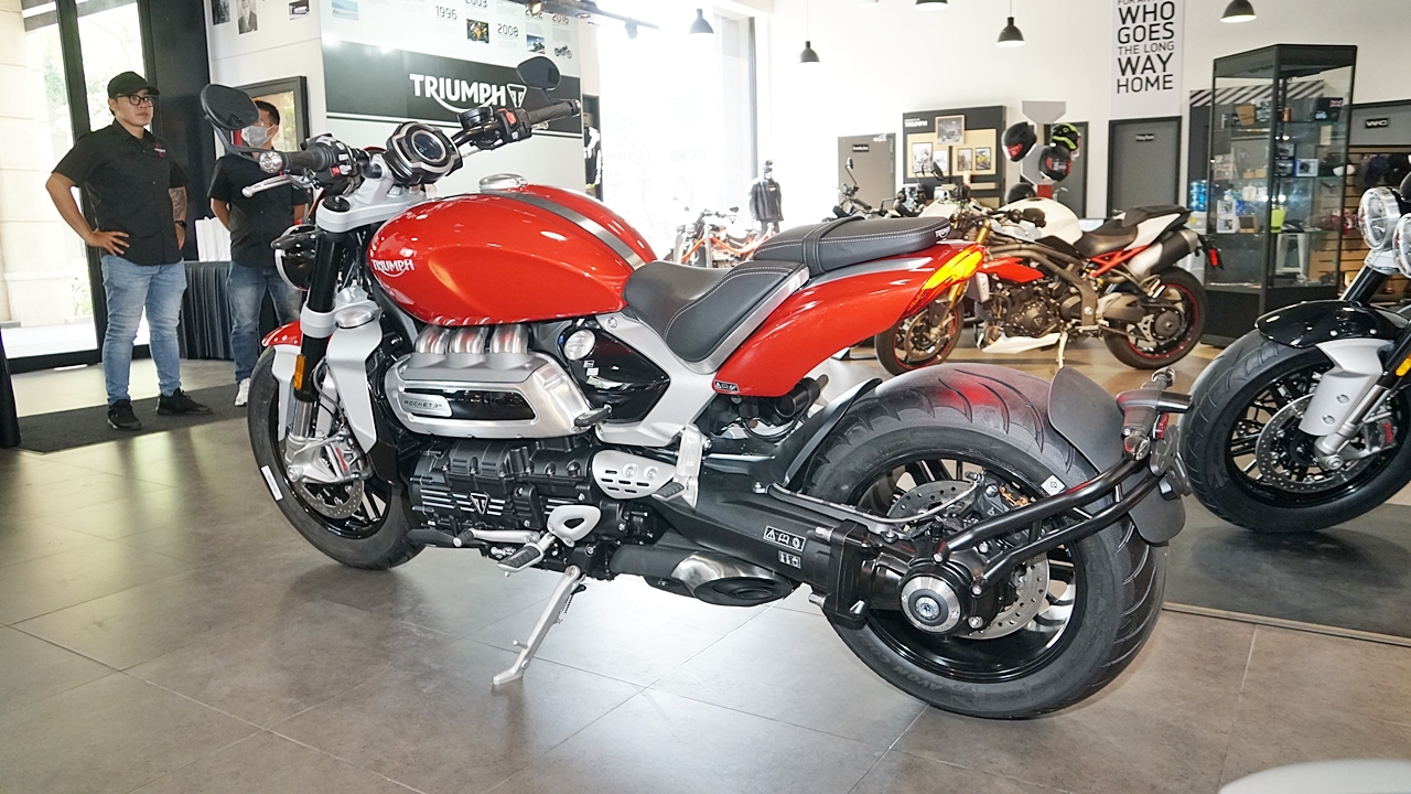 Triumph Rocket 3 có mặt tại Việt Nam với giá 869 triệu đồng triumph rocket 3 co mat tai viet nam voi gia 869 trieu dong