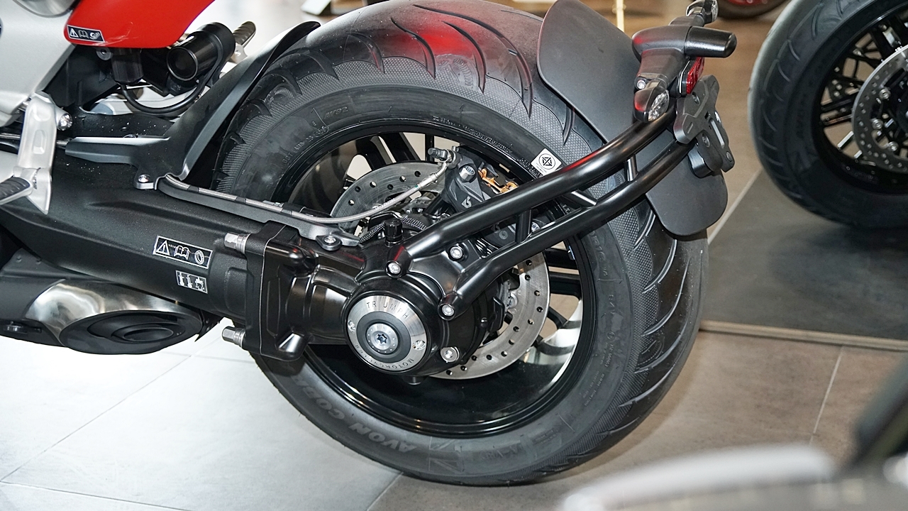 Triumph Rocket 3 có mặt tại Việt Nam với giá 869 triệu đồng triumph rocket 3 co mat tai viet nam voi gia 869 trieu dong