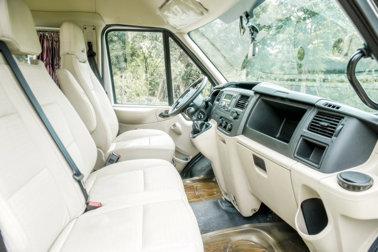 Doanh số của Ford Transit tăng mạnh, nhờ hoán cải thành xe cứu thương doanh so cua ford transit tang manh nho hoan cai thanh xe cuu thuong