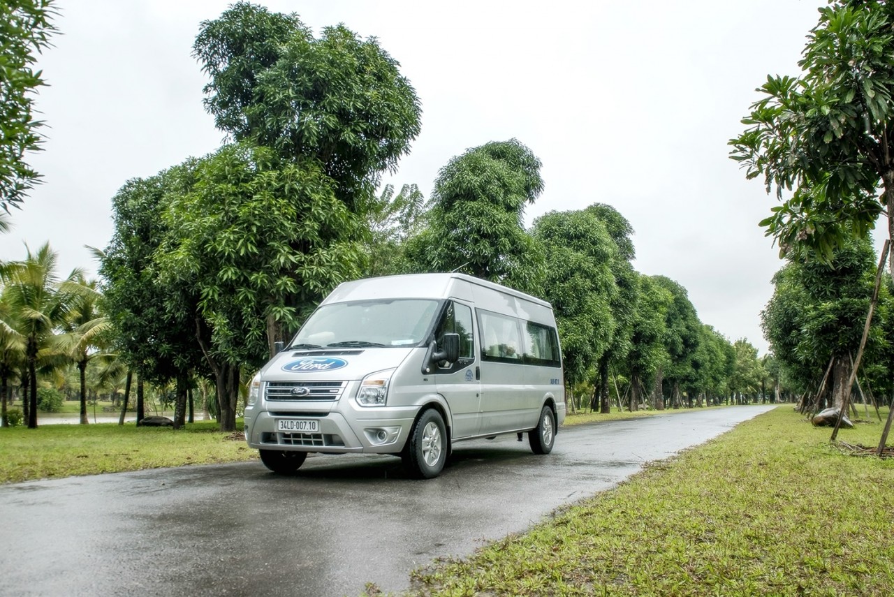 Doanh số của Ford Transit tăng mạnh, nhờ hoán cải thành xe cứu thương doanh so cua ford transit tang manh nho hoan cai thanh xe cuu thuong
