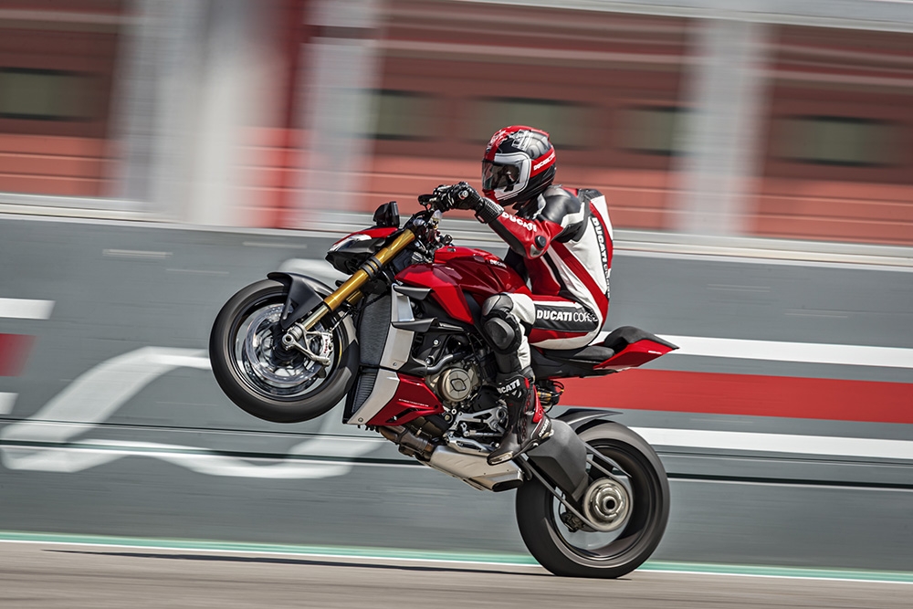ducati streetfighter v4 duoc ra mat truc tuyen