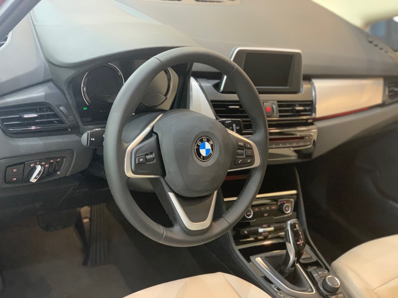 BMW 218i Gran Tourer có giá dưới 1 tỷ đồng BMW 218i Gran Tourer có giá dưới 1 tỷ đồng