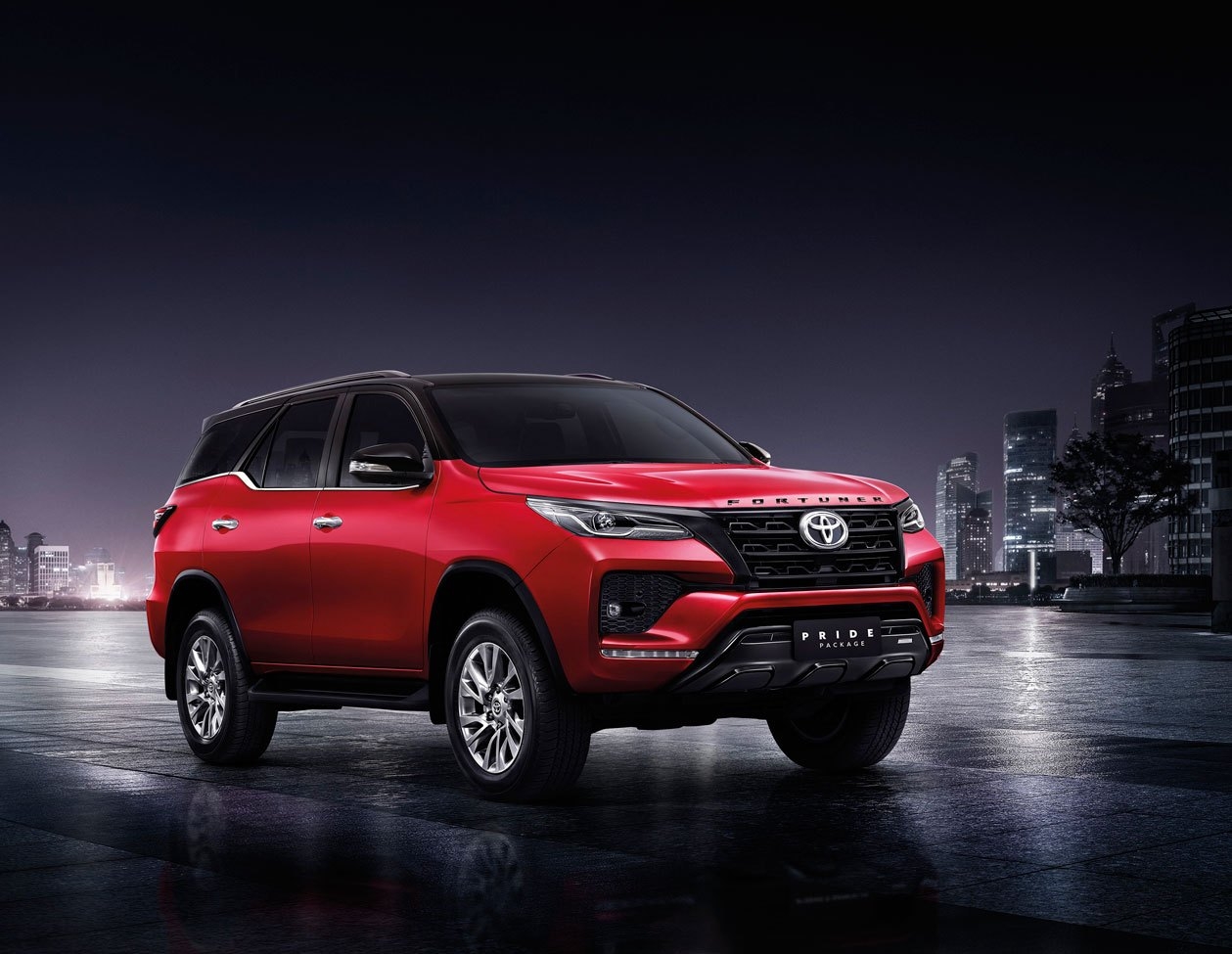 Toyota Fortuner 2021 thể thao hơn với trang bị Pride Package II Toyota Fortuner 2021 thể thao hơn với trang bị Pride Package II