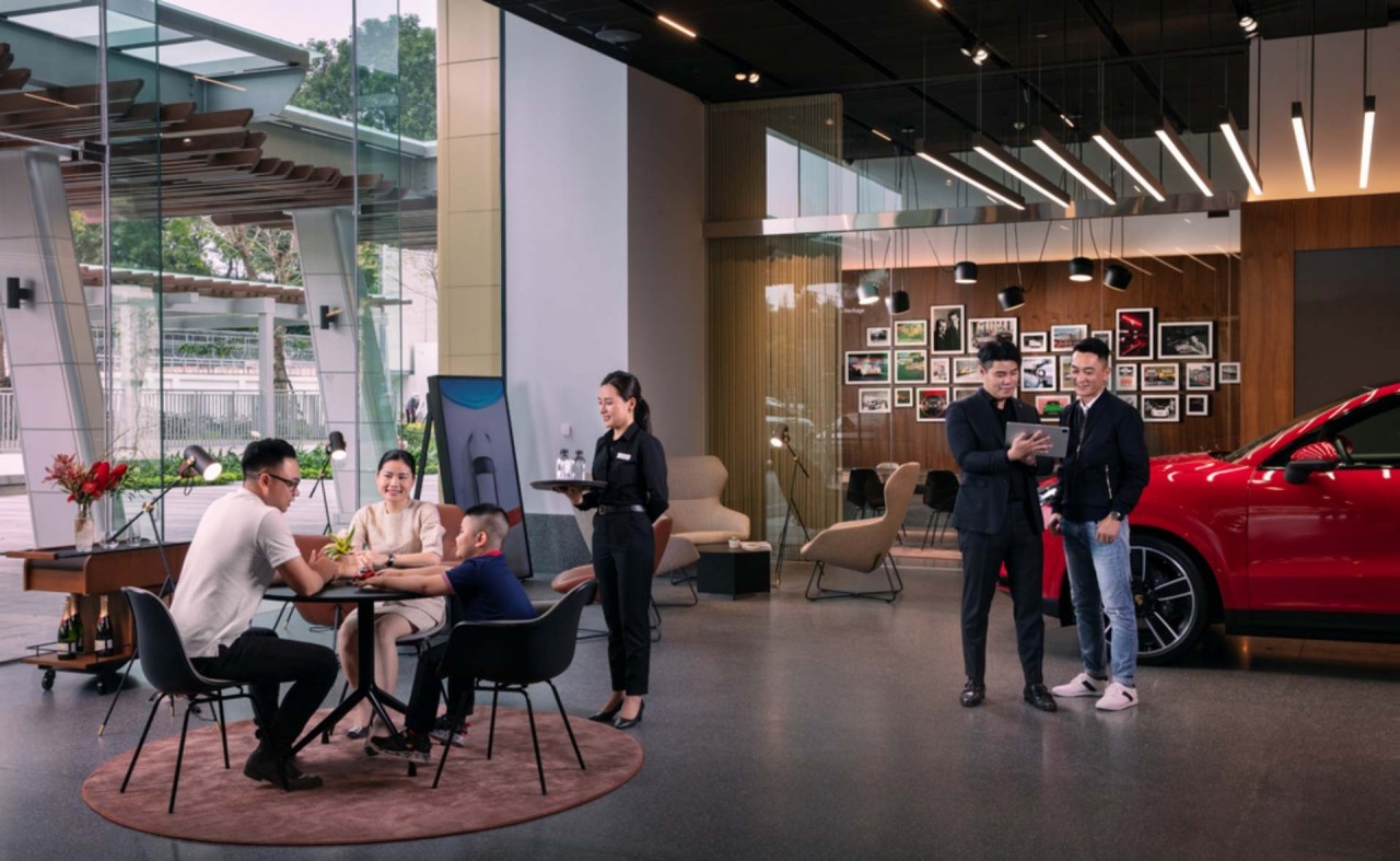 Cận cảnh Porsche Studio đầu tiên tại Việt Nam Cận cảnh Porsche Studio đầu tiên tại Việt Nam
