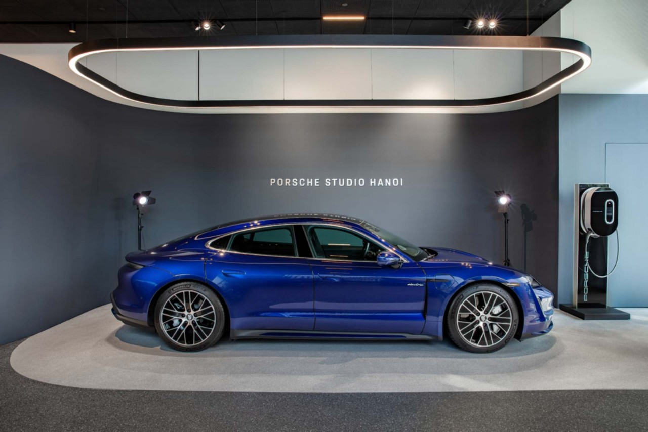 Cận cảnh Porsche Studio đầu tiên tại Việt Nam Cận cảnh Porsche Studio đầu tiên tại Việt Nam