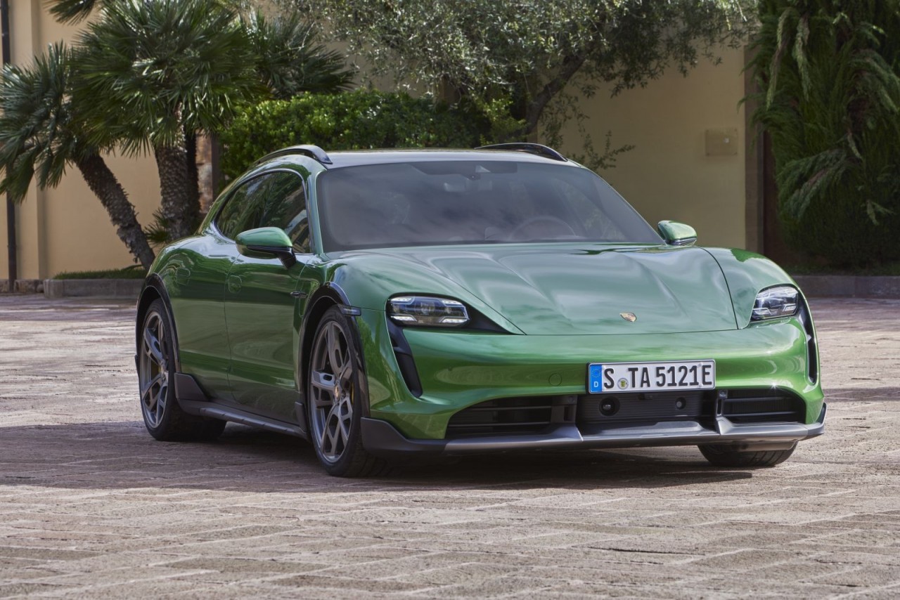 Porsche Taycan Cross Turismo ra mắt, với giá từ 93.635 euro Porsche Taycan Cross Turismo ra mắt, với giá từ 93.635 euro