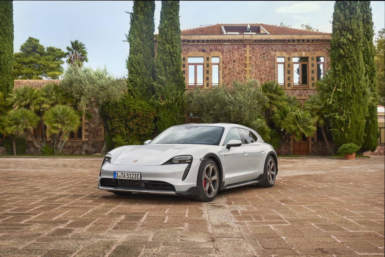 Porsche Taycan Cross Turismo ra mắt, với giá từ 93.635 Euro Porsche Taycan Cross Turismo ra mắt, với giá từ 93.635 Euro