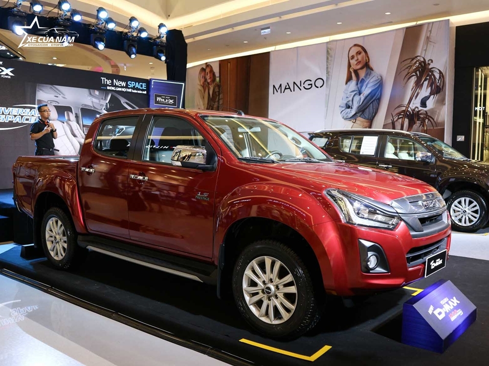Ford Ranger bị lật đổ bởi Mitsubishi Triton lần thứ hai trong năm Ford Ranger bị lật đổ bởi Mitsubishi Triton lần thứ hai trong năm