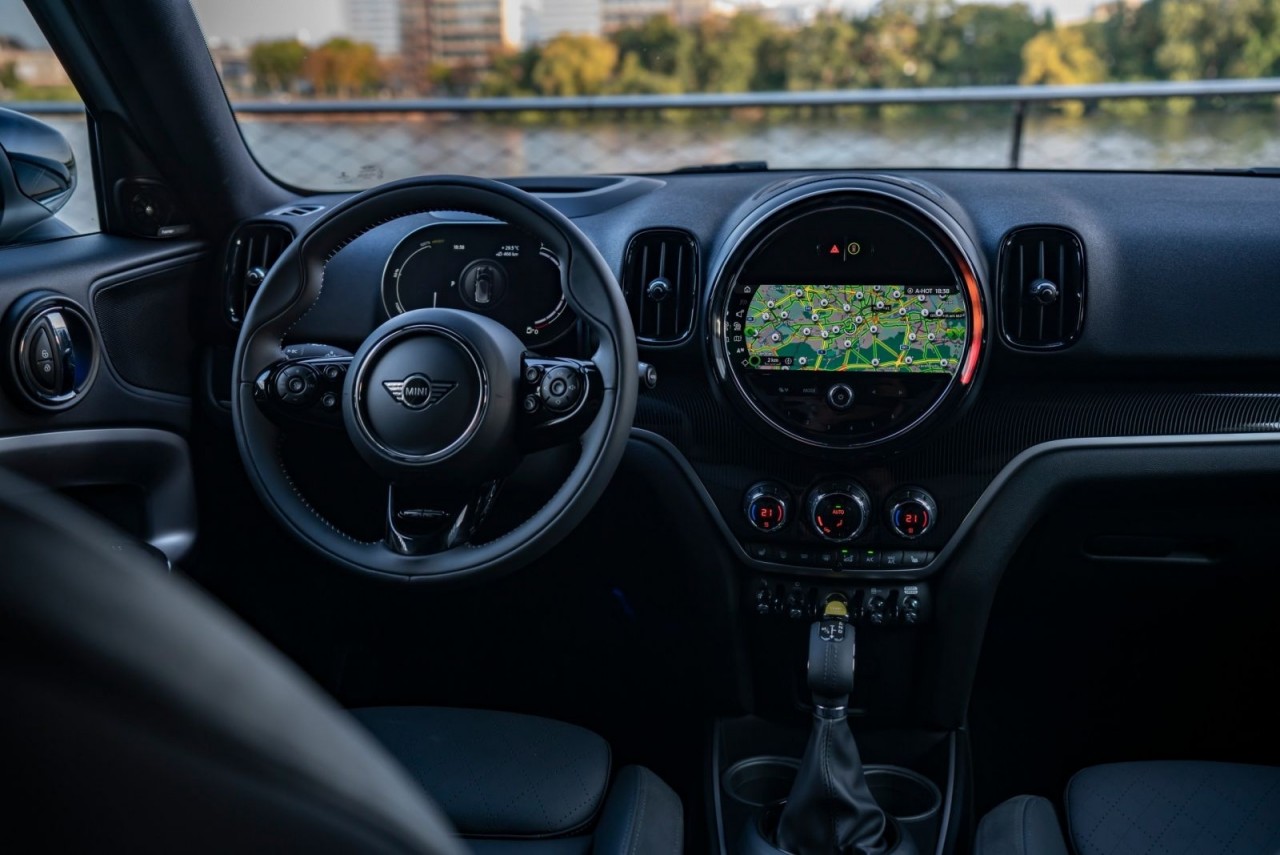 MINI Countryman mới ra mắt tại Việt Nam, giá 2,439 tỷ đồng