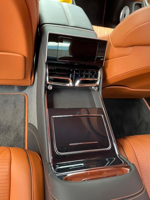 Đại gia Lan đột biến tậu thêm Bentley Flying Spur First Edition Đại gia Lan đột biến tậu thêm Bentley Flying Spur First Edition