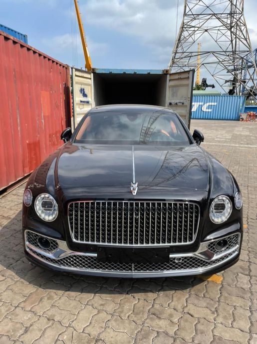 Đại gia Lan đột biến tậu thêm Bentley Flying Spur First Edition Đại gia Lan đột biến tậu thêm Bentley Flying Spur First Edition