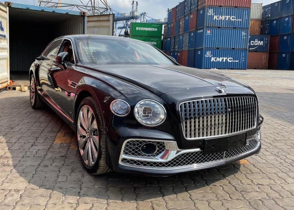 Đại gia Lan đột biến tậu thêm Bentley Flying Spur First Edition Đại gia Lan đột biến tậu thêm Bentley Flying Spur First Edition