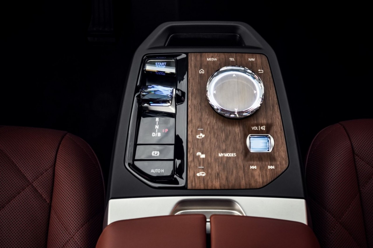 BMW iX 2022 ra mắt vào cuối năm nay