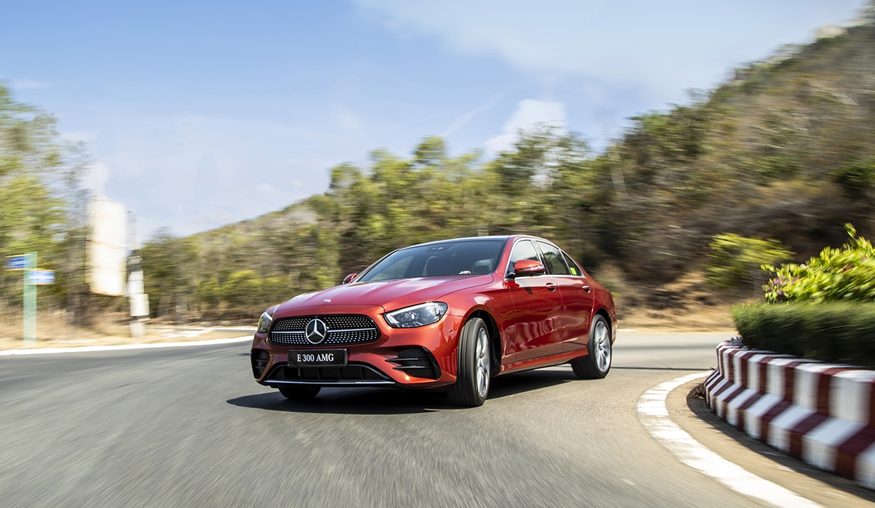 Mercedes-Benz E-Class phiên bản nâng cấp có giá 2,31 tỷ đồng Mercedes-Benz E-Class phiên bản nâng cấp có giá 2,31 tỷ đồng