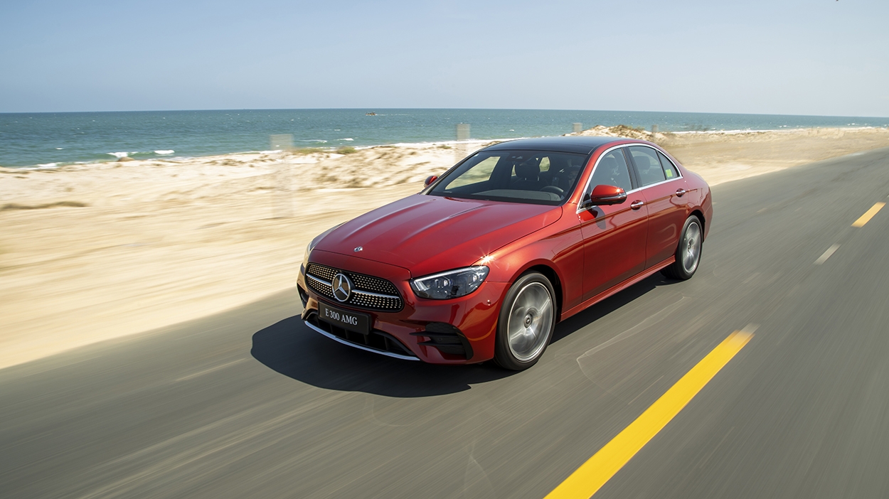 Mercedes-Benz E-Class phiên bản nâng cấp có giá 2,31 tỷ đồng Mercedes-Benz E-Class phiên bản nâng cấp có giá 2,31 tỷ đồng