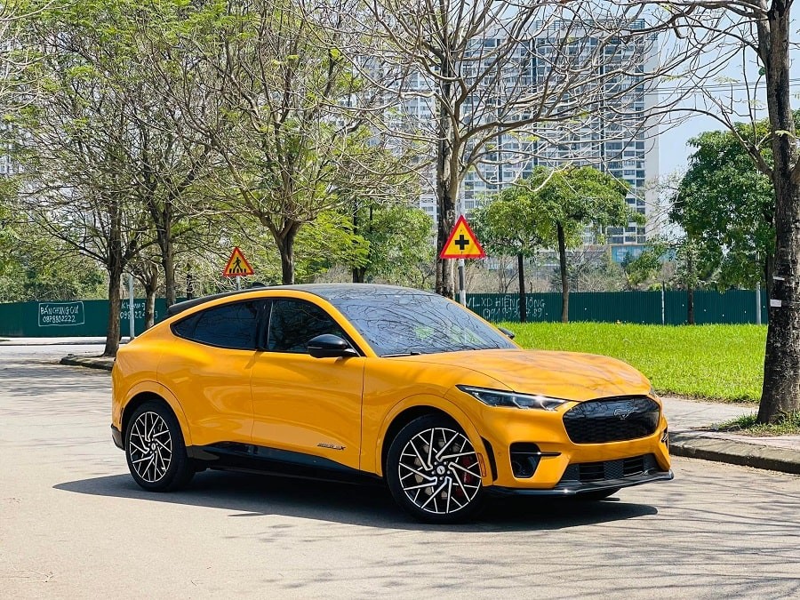 Cận cảnh xe điện Ford Mustang E-Mach đầu tiên tại Việt Nam Cận cảnh xe điện Ford Mustang E-Mach đầu tiên tại Việt Nam