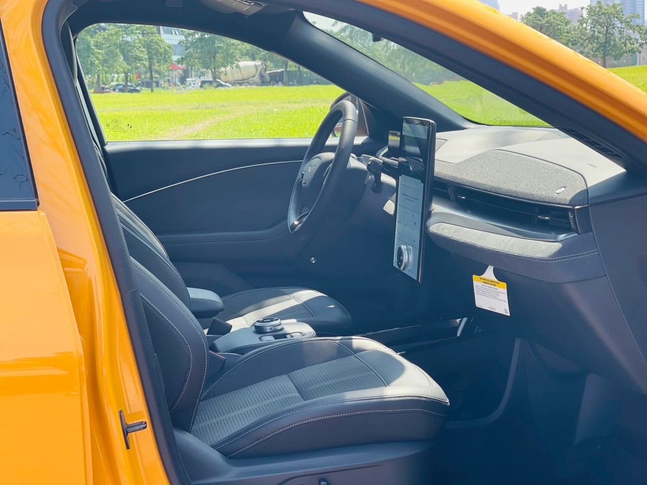 Cận cảnh xe điện Ford Mustang E-Mach GT đầu tiên tại Việt Nam Cận cảnh xe điện Ford Mustang E-Mach GT đầu tiên tại Việt Nam