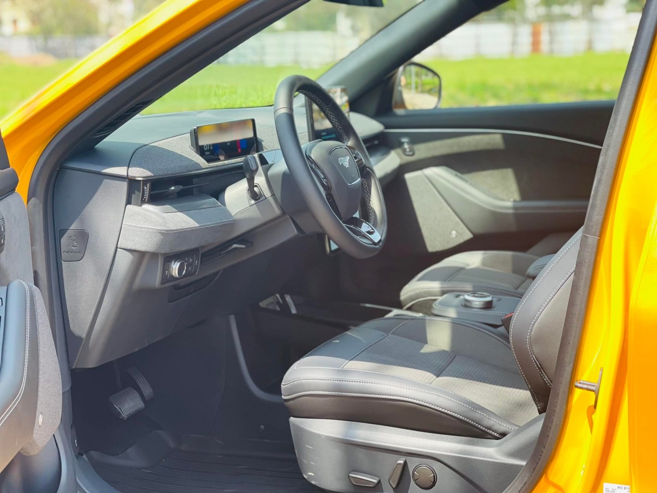 Cận cảnh xe điện Ford Mustang E-Mach GT đầu tiên tại Việt Nam Cận cảnh xe điện Ford Mustang E-Mach GT đầu tiên tại Việt Nam