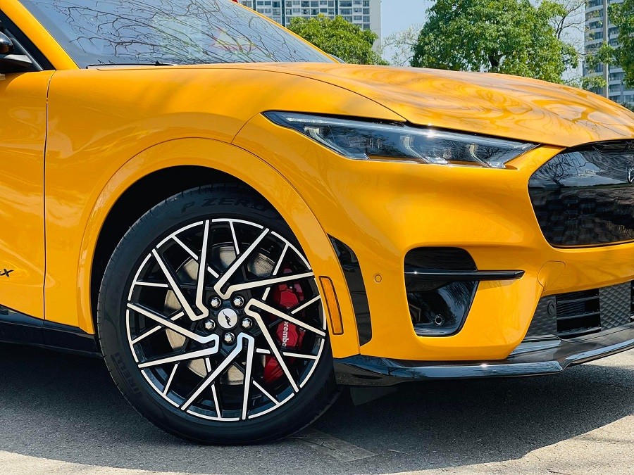 Cận cảnh xe điện Ford Mustang E-Mach đầu tiên tại Việt Nam Cận cảnh xe điện Ford Mustang E-Mach đầu tiên tại Việt Nam