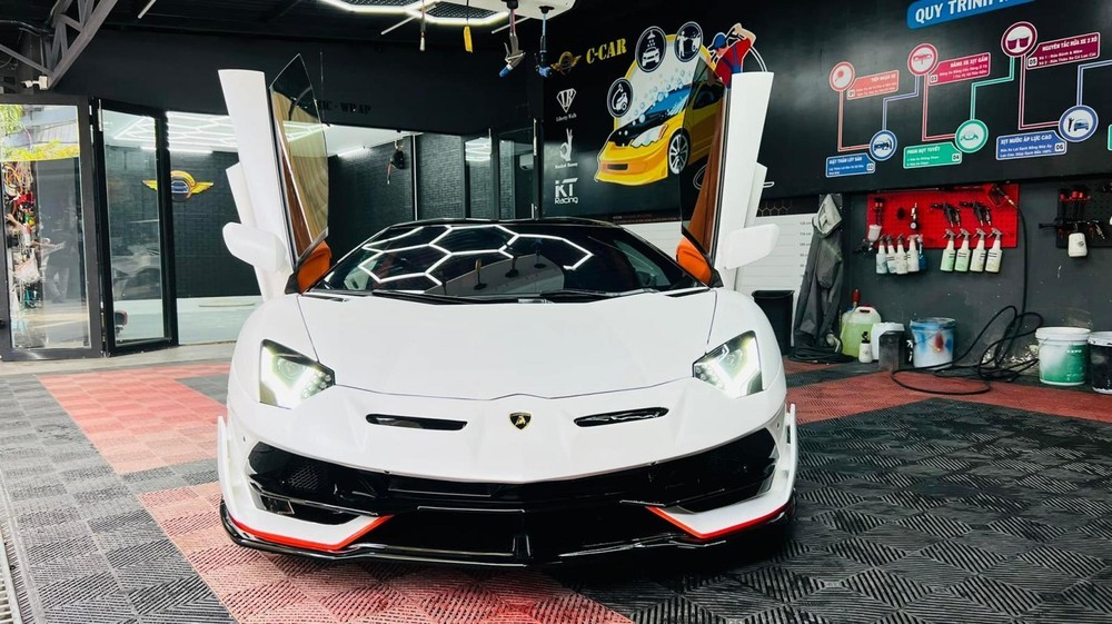 Lamborghini Aventador Roadster độ thành SVJ đầu tiên tại Việt Nam Lamborghini Aventador Roadster độ thành SVJ đầu tiên tại Việt Nam